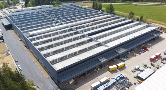 Firma Engel, Kaplice - Tschechien. Industrieverglasung, Nordlichtshed mit RWA Jalousie Typ Eura.