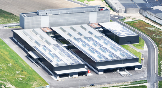 Firma TGW, Marchtrenk. Nordlichtshed mit Industrieverglasung und RWA Gerät Typ Eura und Eura-R